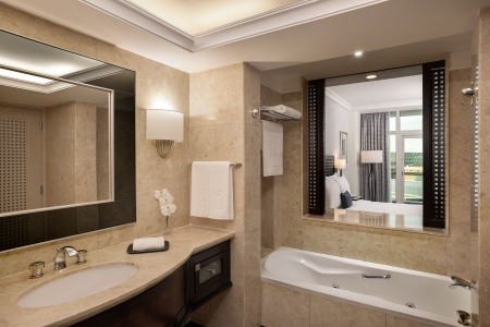 Spojené arabské emiráty Abu Dhabi Beach Rotana Hotel & Tower 6 dňový pobyt Polpenzia Letecky Letisko: Praha September 2026 (15/09/26-20/09/26)