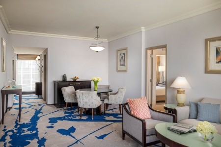 Spojené arabské emiráty Abu Dhabi Beach Rotana Hotel & Tower 6 dňový pobyt Polpenzia Letecky Letisko: Praha September 2026 (15/09/26-20/09/26)