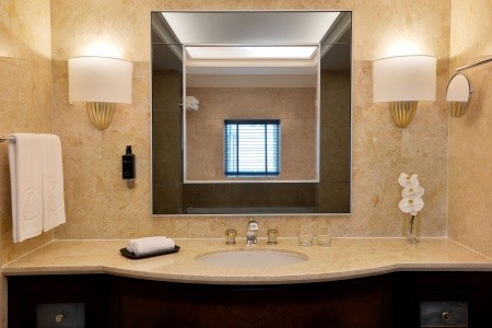 Spojené arabské emiráty Abu Dhabi Beach Rotana Hotel & Tower 6 dňový pobyt Polpenzia Letecky Letisko: Praha September 2026 (15/09/26-20/09/26)