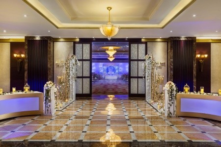 Spojené arabské emiráty Abu Dhabi Beach Rotana Hotel & Tower 6 dňový pobyt Polpenzia Letecky Letisko: Praha September 2026 (15/09/26-20/09/26)