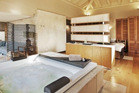 Kanárske ostrovy Tenerife Gran Bahia Del Duque Resort 6 dňový pobyt Raňajky Letecky Letisko: Budapešť August 2026 (12/08/26-17/08/26)