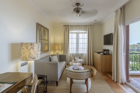 Kanárske ostrovy Tenerife Gran Bahia Del Duque Resort 6 dňový pobyt Raňajky Letecky Letisko: Budapešť August 2026 (12/08/26-17/08/26)