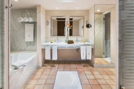 Kanárske ostrovy Tenerife Bahía Del Duque Las Villas 4 dňový pobyt Raňajky Letecky Letisko: Budapešť May 2026 (24/05/26-27/05/26)