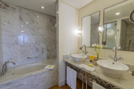 Kanárske ostrovy Tenerife Bahía Del Duque Las Villas 4 dňový pobyt Raňajky Letecky Letisko: Budapešť May 2026 (24/05/26-27/05/26)