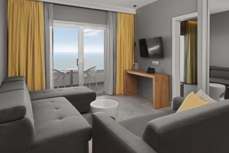 Kanárske ostrovy Tenerife Atlantic Mirage Suites & Spa 6 dňový pobyt Polpenzia Letecky Letisko: Budapešť July 2026 ( 5/07/26-10/07/26)