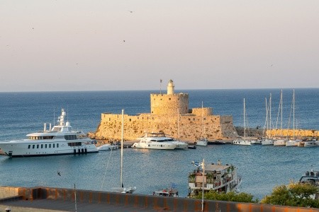 Grécko Rodos Philia Center Suites 5 dňový pobyt Raňajky Letecky Letisko: Praha June 2026 (18/06/26-22/06/26)