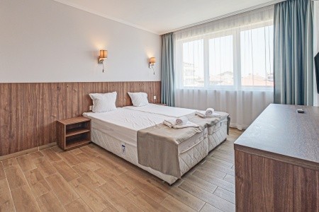 Bulharsko Prímorsko Cinema 4 dňový pobyt Polpenzia Letecky Letisko: Praha August 2026 (10/08/26-13/08/26)