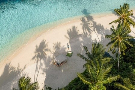 Maldivy  Raffles Maldives Meradhoo Resort 10 dňový pobyt Raňajky Letecky Letisko: Praha October 2026 (10/10/26-19/10/26)