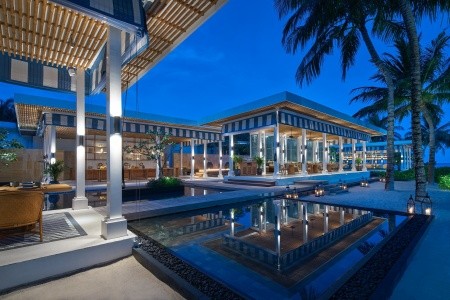 Maldivy  Raffles Maldives Meradhoo Resort 10 dňový pobyt Raňajky Letecky Letisko: Praha October 2026 (10/10/26-19/10/26)