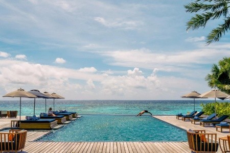 Maldivy  Raffles Maldives Meradhoo Resort 10 dňový pobyt Raňajky Letecky Letisko: Praha October 2026 (10/10/26-19/10/26)
