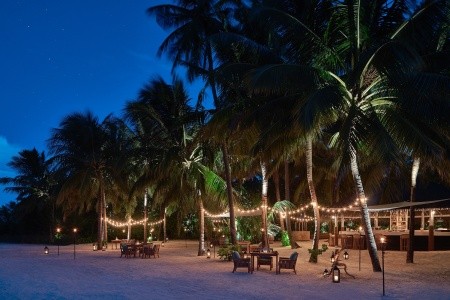 Maldivy  Raffles Maldives Meradhoo Resort 10 dňový pobyt Raňajky Letecky Letisko: Praha October 2026 (10/10/26-19/10/26)