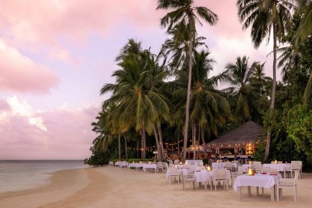 Maldivy  Raffles Maldives Meradhoo Resort 10 dňový pobyt Raňajky Letecky Letisko: Praha October 2026 (10/10/26-19/10/26)