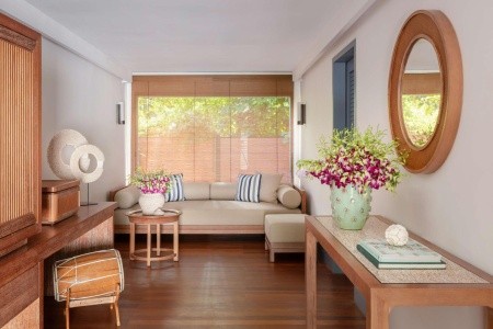 Maldivy  Raffles Maldives Meradhoo Resort 10 dňový pobyt Raňajky Letecky Letisko: Praha October 2026 (10/10/26-19/10/26)