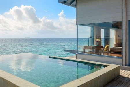 Maldivy  Raffles Maldives Meradhoo Resort 10 dňový pobyt Raňajky Letecky Letisko: Praha October 2026 (10/10/26-19/10/26)