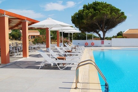 Grécko Kefalónia Remetzo Village 5 dňový pobyt Polpenzia Letecky Letisko: Praha July 2026 ( 1/07/26- 5/07/26)