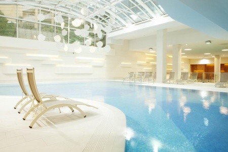 Socializing Hotel Mirna