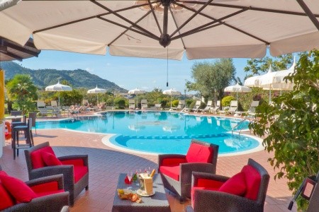 Taliansko Kalábria Residence Tirreno 7 dňový pobyt Polpenzia Letecky Letisko: Praha July 2026 ( 3/07/26- 9/07/26)