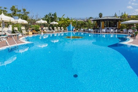 Taliansko Kalábria Residence Tirreno 7 dňový pobyt Polpenzia Letecky Letisko: Praha July 2026 ( 3/07/26- 9/07/26)