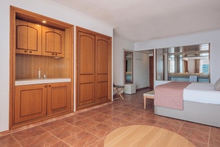 Španielsko Mallorca Iberostar Selection Jardin Del Sol Suites 8 dňový pobyt Raňajky Letecky Letisko: Praha July 2026 (12/07/26-19/07/26)