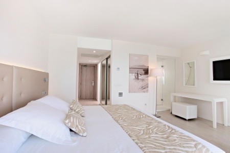 Španielsko Mallorca Iberostar Waves Cala Millor 8 dňový pobyt Polpenzia Letecky Letisko: Praha April 2026 ( 5/04/26-12/04/26)