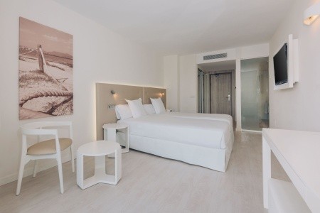 Španielsko Mallorca Iberostar Waves Cala Millor 8 dňový pobyt Polpenzia Letecky Letisko: Praha April 2026 ( 5/04/26-12/04/26)