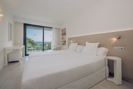 Španielsko Mallorca Iberostar Waves Cala Millor 8 dňový pobyt Polpenzia Letecky Letisko: Praha April 2026 ( 5/04/26-12/04/26)