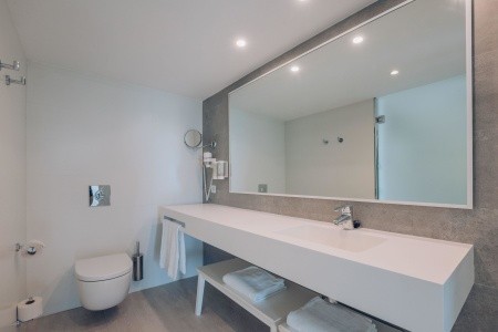 Španielsko Mallorca Iberostar Waves Cala Millor 8 dňový pobyt Polpenzia Letecky Letisko: Praha April 2026 ( 5/04/26-12/04/26)