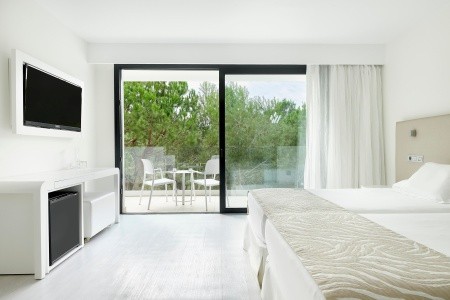 Španielsko Mallorca Iberostar Waves Cala Millor 8 dňový pobyt Polpenzia Letecky Letisko: Praha April 2026 ( 5/04/26-12/04/26)