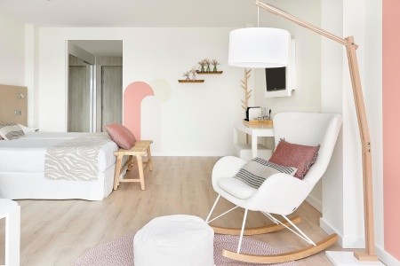 Španielsko Mallorca Iberostar Waves Cala Millor 8 dňový pobyt Polpenzia Letecky Letisko: Praha April 2026 ( 5/04/26-12/04/26)