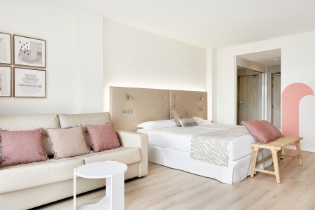 Španielsko Mallorca Iberostar Waves Cala Millor 8 dňový pobyt Polpenzia Letecky Letisko: Praha April 2026 ( 5/04/26-12/04/26)