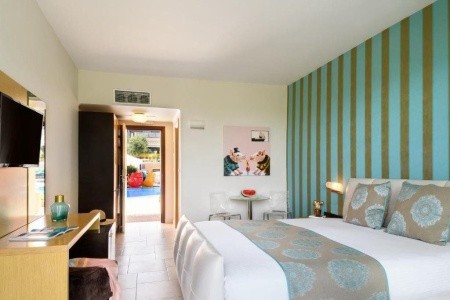 Alexandra Golden Boutique - 11