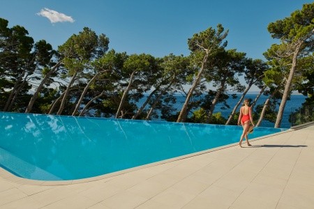 Chorvátsko Makarská riviéra Bluesun Hotel Berulia 6 dňový pobyt Raňajky Vlastná May 2026 ( 2/05/26- 7/05/26)