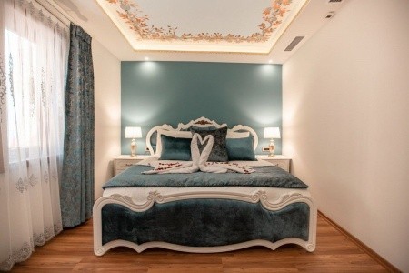 Seven Hills Palace - 12