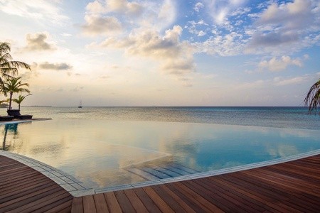 Maldivy Lhaviyani Atol Kuredu Island Resort 10 dňový pobyt Plná penzia Letecky Letisko: Praha April 2026 ( 2/04/26-11/04/26)