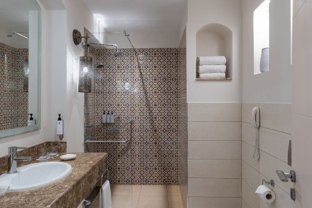 The Cove Rotana Resort - 37