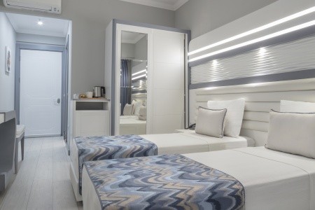 Blue Marlin Deluxe Spa & Resort - 12