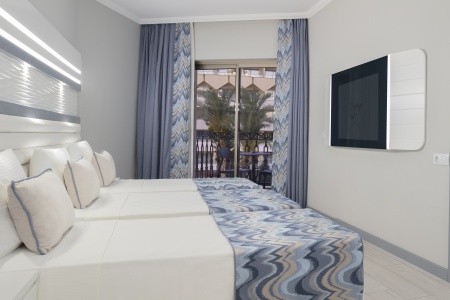 Blue Marlin Deluxe Spa & Resort - 15