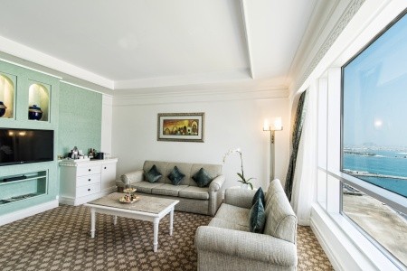 Spojené arabské emiráty Dubaj Al Habtoor Grand Resort, Autograph Collection 12 dňový pobyt Polpenzia Letecky Letisko: Praha August 2026 (29/08/26- 9/09/26)