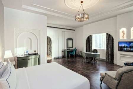 Spojené arabské emiráty Dubaj Al Habtoor Grand Resort, Autograph Collection 12 dňový pobyt Polpenzia Letecky Letisko: Praha August 2026 (29/08/26- 9/09/26)