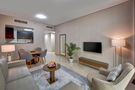 Hotel Royal Regency Suites