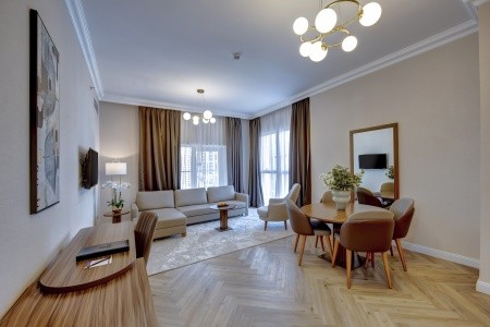 Hotel Royal Regency Suites