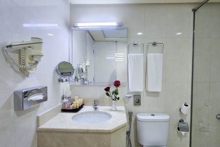 Ramada Hotel & Suites By Wyndham Ajman (Ex Landmark Suites) - 8