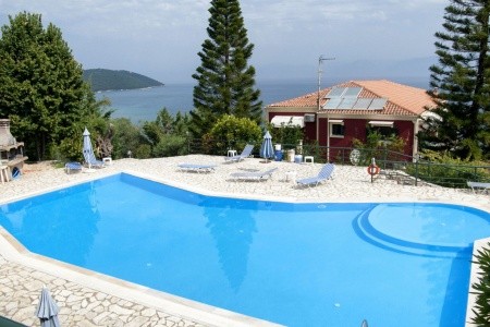 Aparos Bay