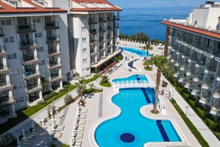 Ramada Hotel & Suites By Wyndham - 7