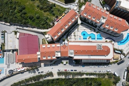 Ramada Hotel & Suites By Wyndham - 8