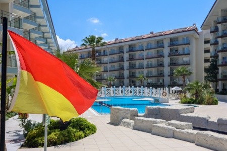 Ramada Hotel & Suites By Wyndham - 12