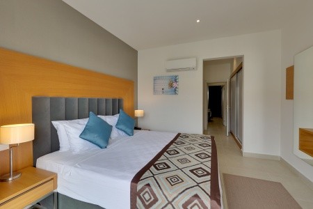 Ramada Hotel & Suites By Wyndham - 28