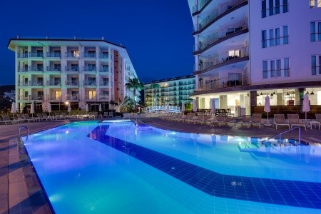 Ramada Hotel & Suites By Wyndham - 77