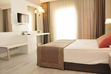 Port River Hotel & Spa - 36