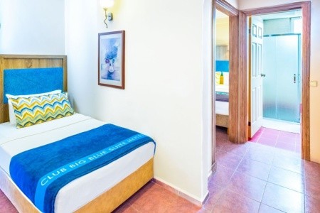 Club Big Blue Suite - 36